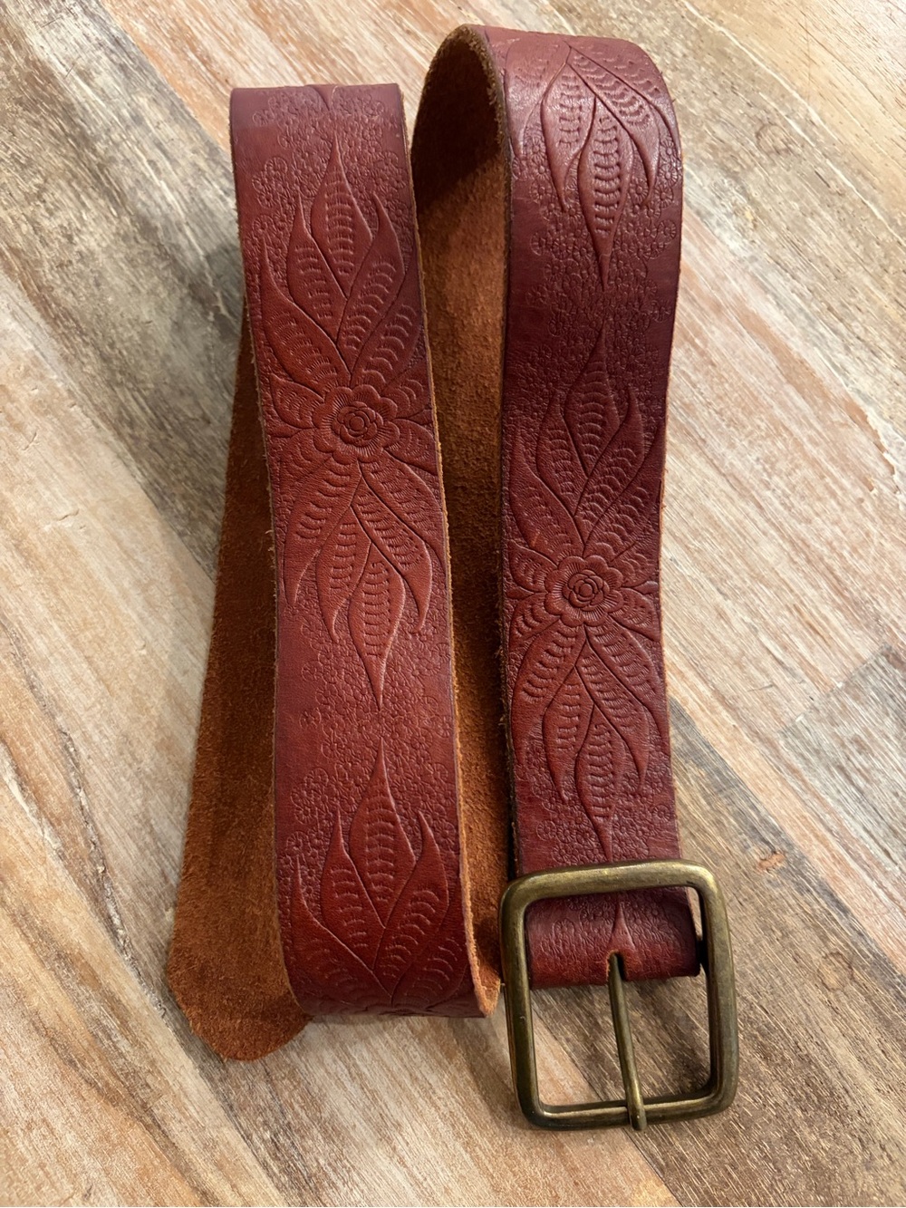 GAP Genuine Leather Belt Embossed Floral Pattern Size Small Rectangular Buckle
